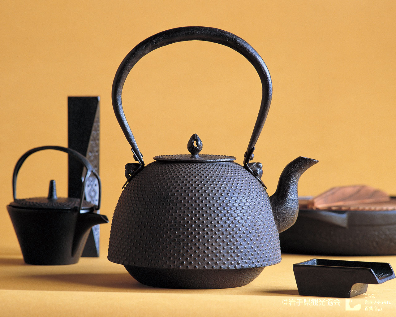 【南部鉄器 茶釜・茶碗4つ・柄杓付き】 唐銅製 風炉 電熱器 南部鉄器 茶釜・茶碗4つ・柄杓付き】 唐銅製 風炉 電熱器